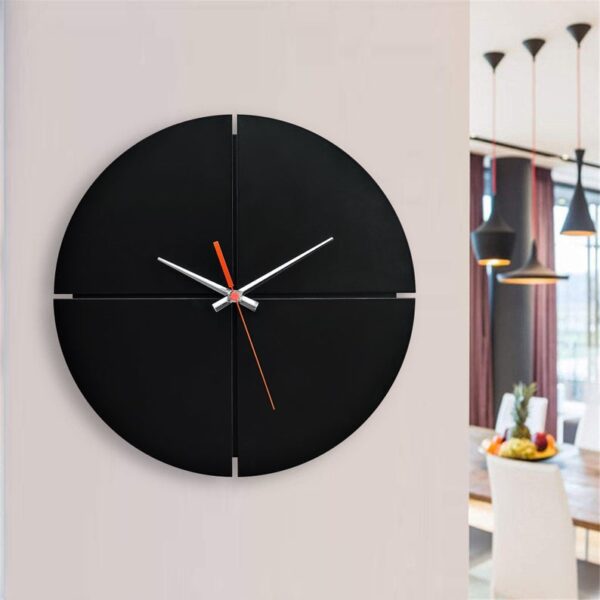 ساعت دیواری مدل بلک فور با رنگ مشکی و طراحی زیبا