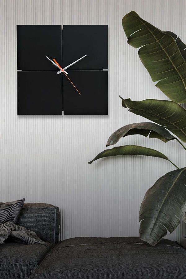 ساعت دیواری مدل Black hole با رنگ مشکی و طراحی زیبا