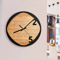 ساعت دیواری طرح جدید جنس چوبی مناسب اتاق نشیمن در دو طرح