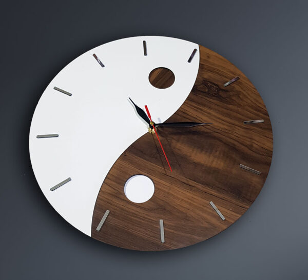 ساعت دیواری مدل circular با طرح ماهی متقارن